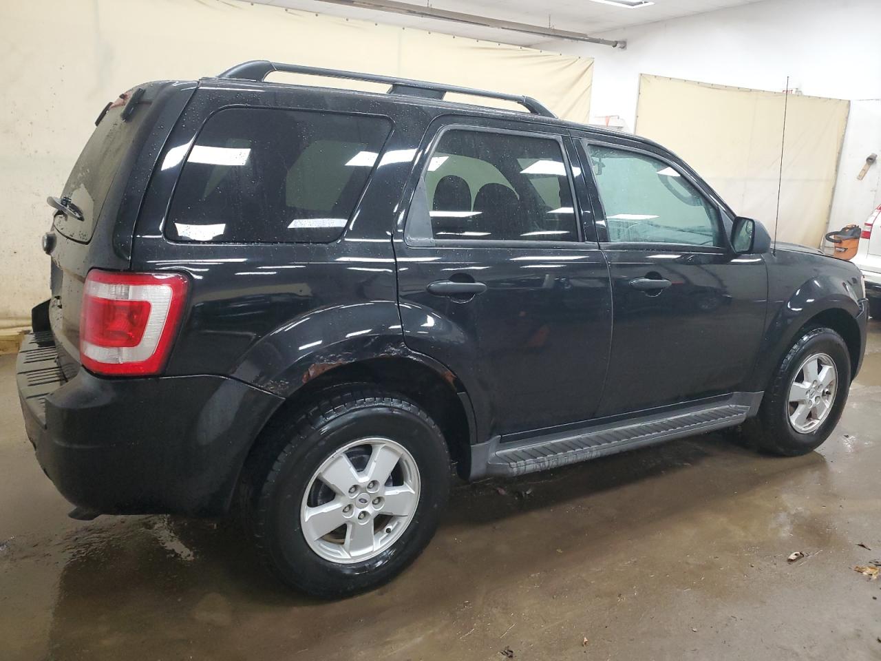 Image 3 of 2010 FORD ESCAPE XLT 2010 with VIN 1FMCU0D7XAKB63796