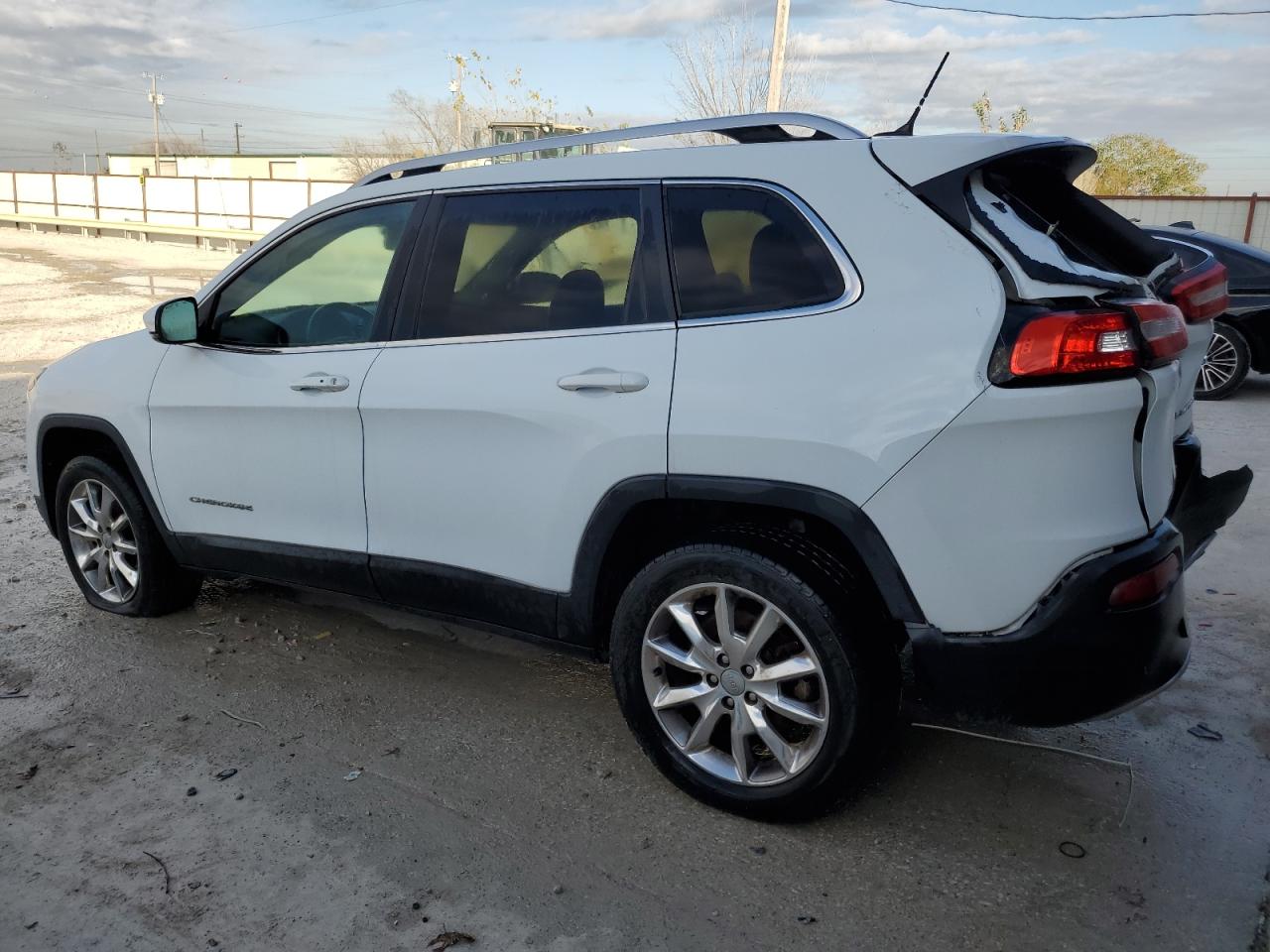 Image 2 of 2014 JEEP CHEROKEE LIMITED 2014 with VIN 1C4PJLDS5EW173221