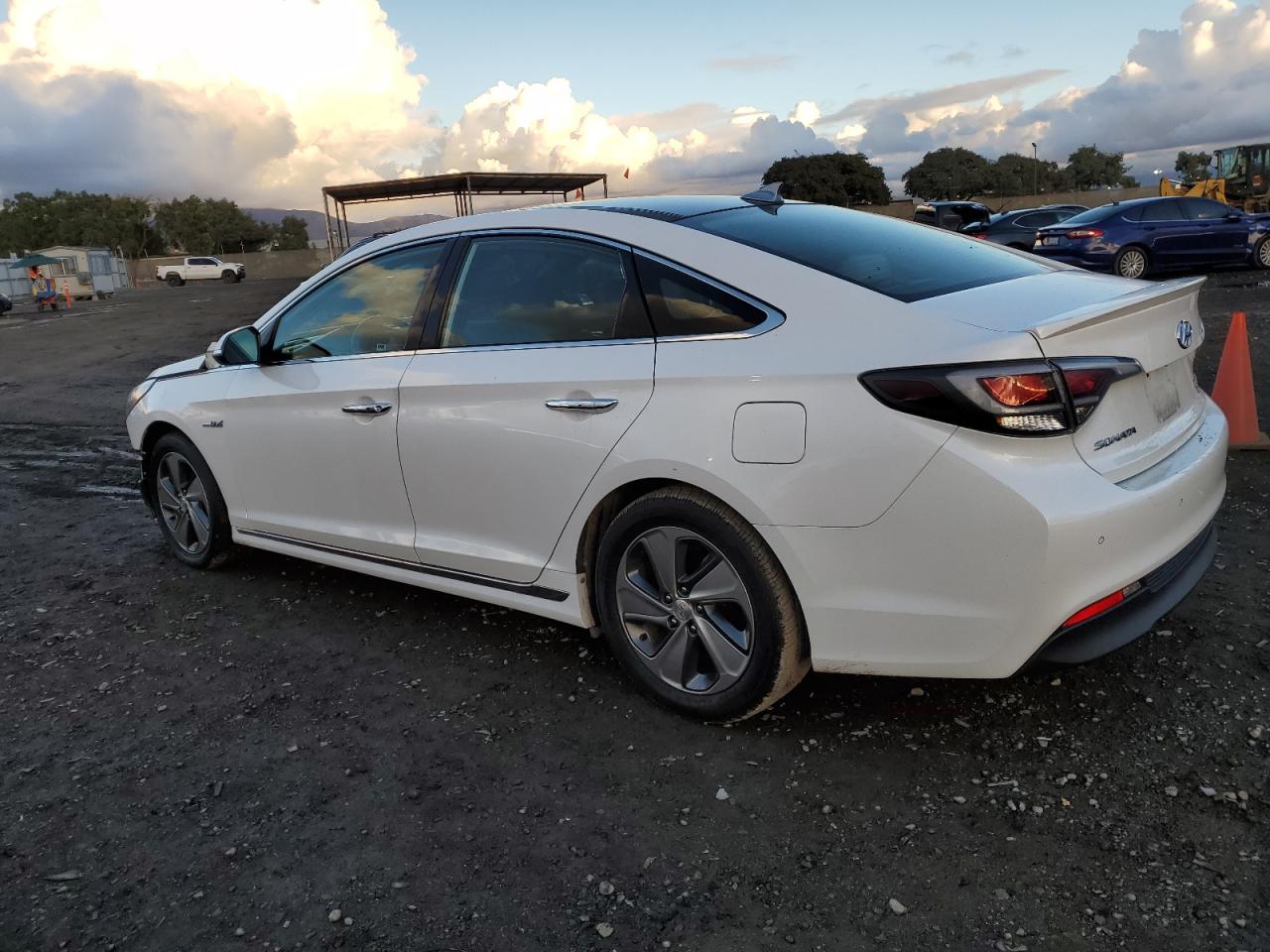 Изображение 2 2017 HYUNDAI SONATA HYBRID 2017 с VIN KMHE34L39HA076828