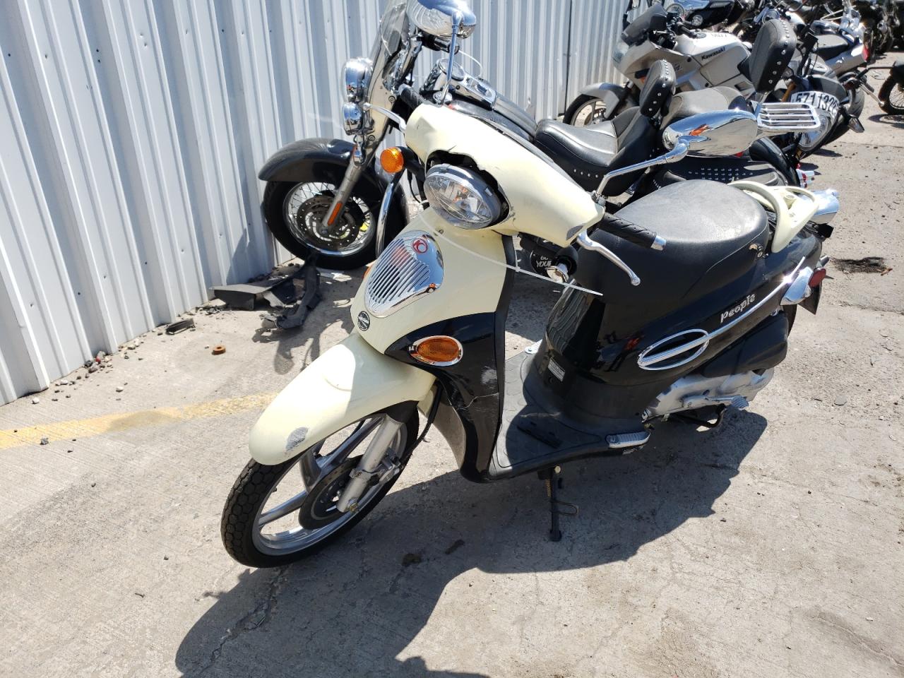 Obraz 2 z 2009 KYMCO USA INC SCOOTER 2009 z VIN RFBB1AD469B520979