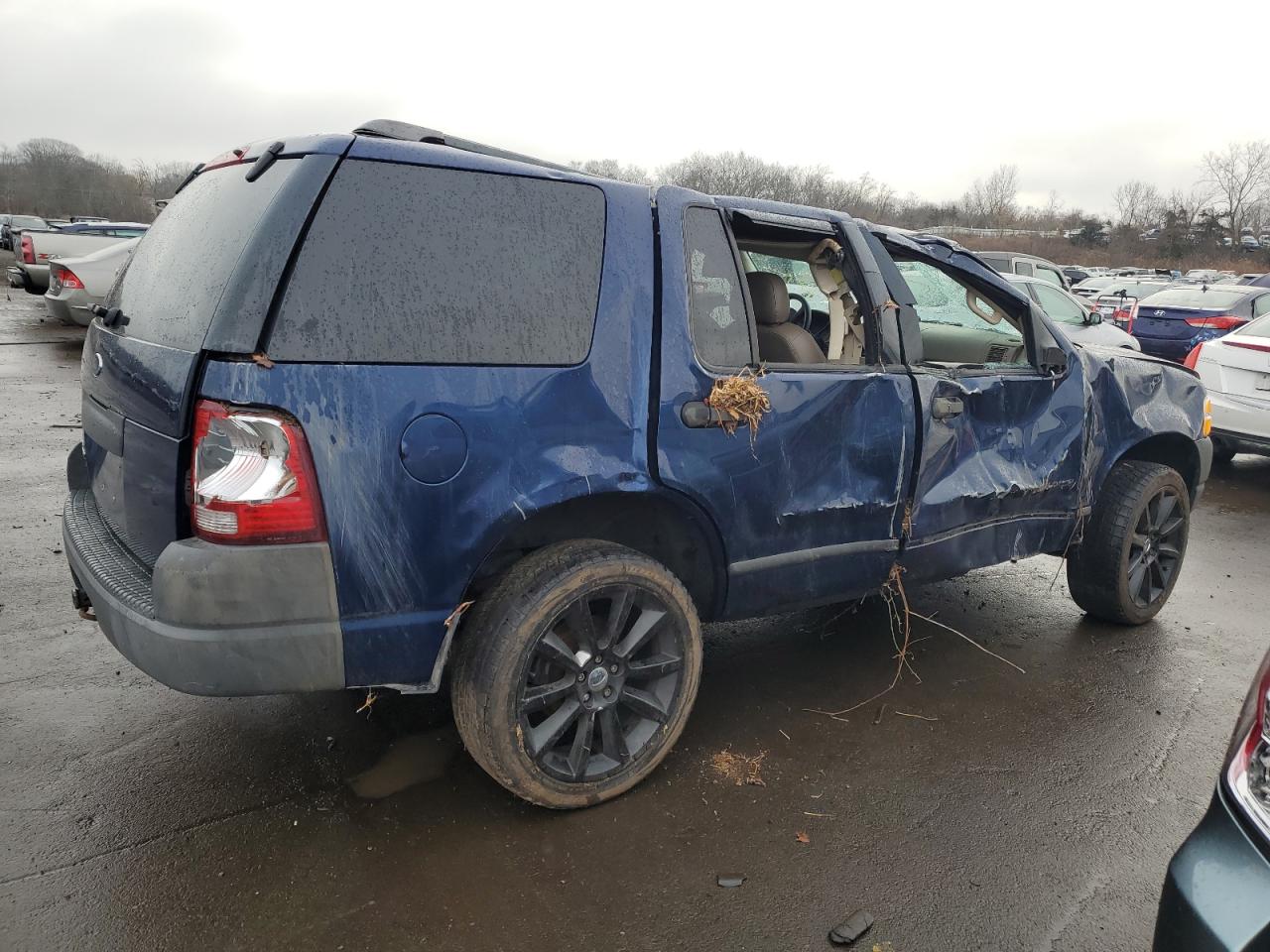 Image 3 of 2004 FORD EXPLORER XLS 2004 with VIN 1FMZU72E44ZB04873