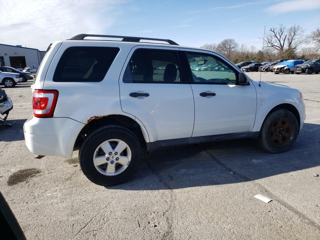 Image 3 of 2011 FORD ESCAPE XLT 2011 with VIN 1FMCU9D77BKA94085