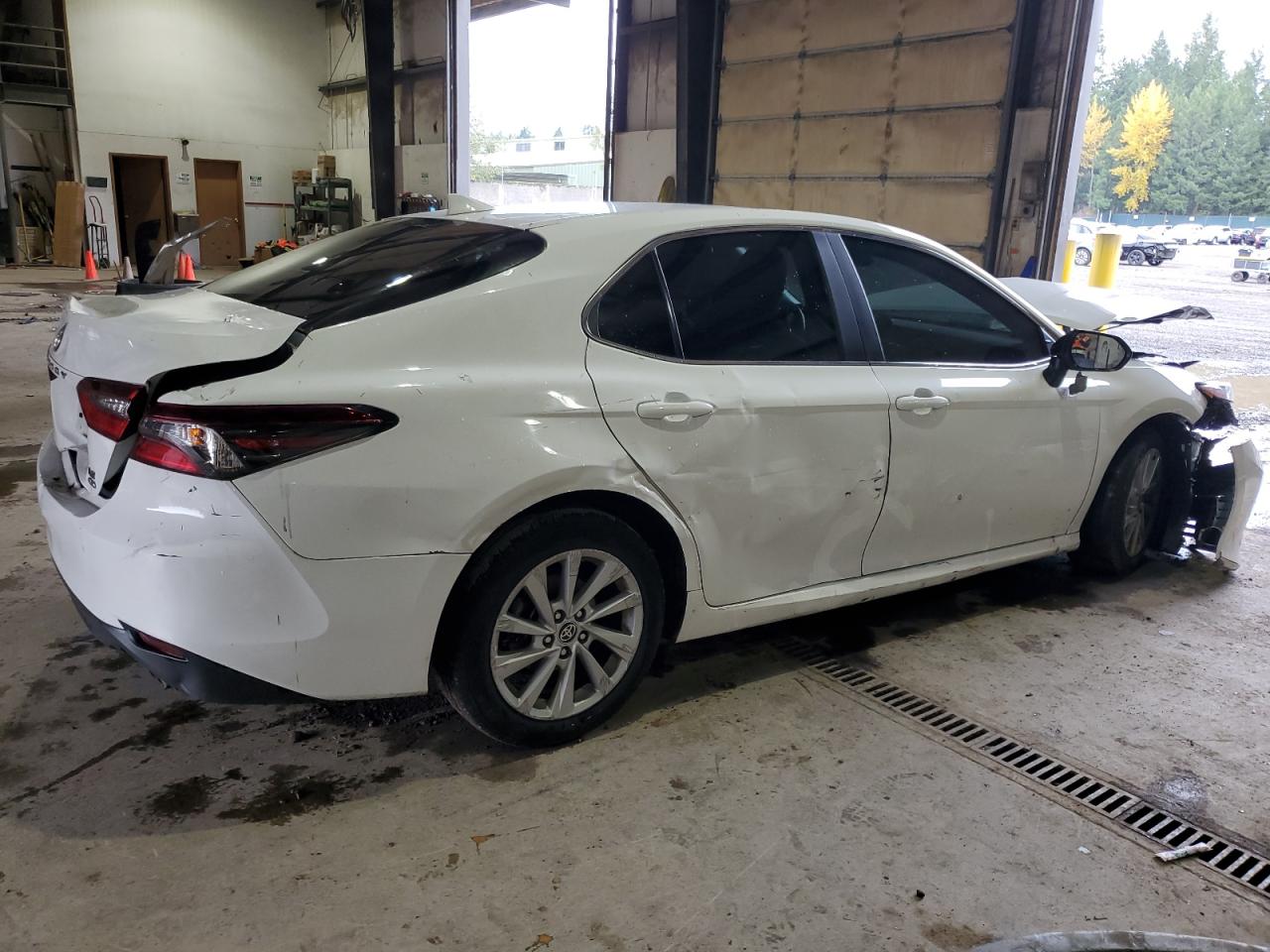 Obraz 3 z 2021 TOYOTA CAMRY LE 2021 z VIN 4T1R11BK2MU024934