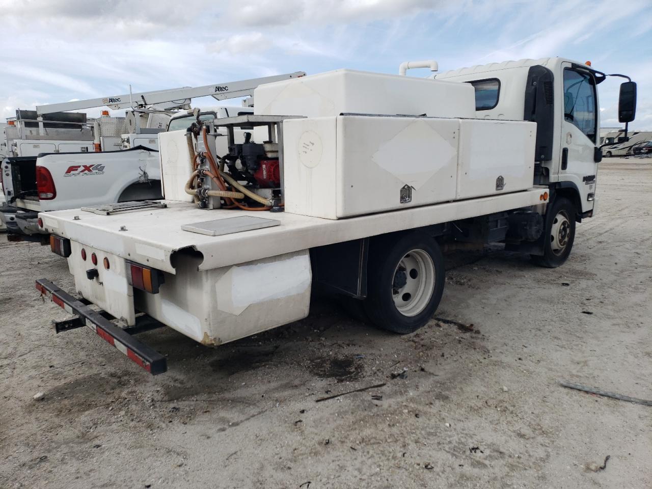Obraz 3 z 2015 ISUZU NPR HD  2015 z VIN 54DC4W1B9FS806934