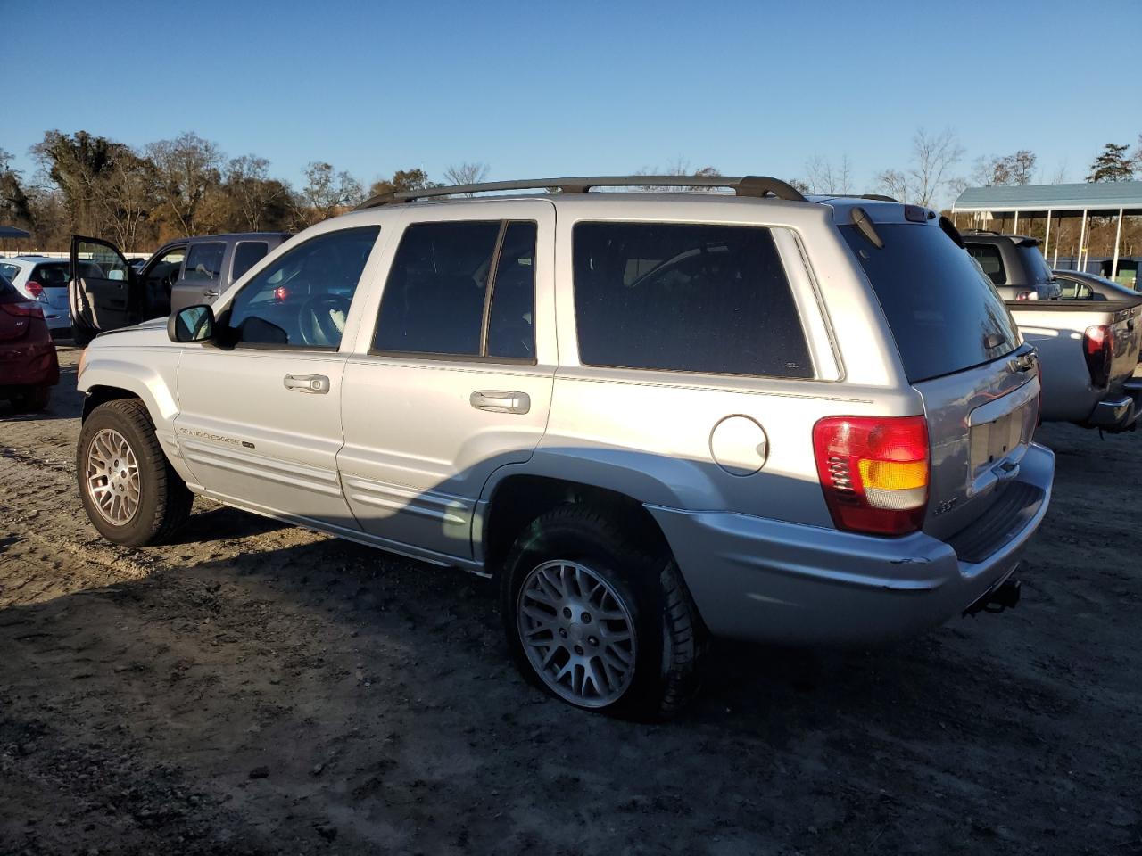Image 2 of 2004 JEEP GRAND CHEROKEE LIMITED 2004 with VIN 1J4GW58SX4C102825