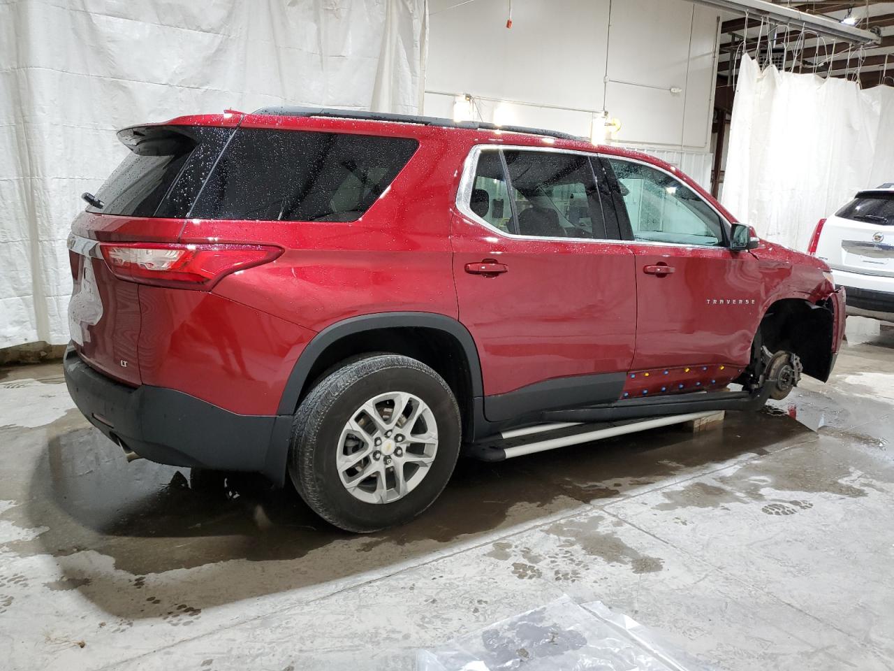 Obraz 3 z 2021 CHEVROLET TRAVERSE LT 2021 z VIN 1GNEVHKW1MJ145305