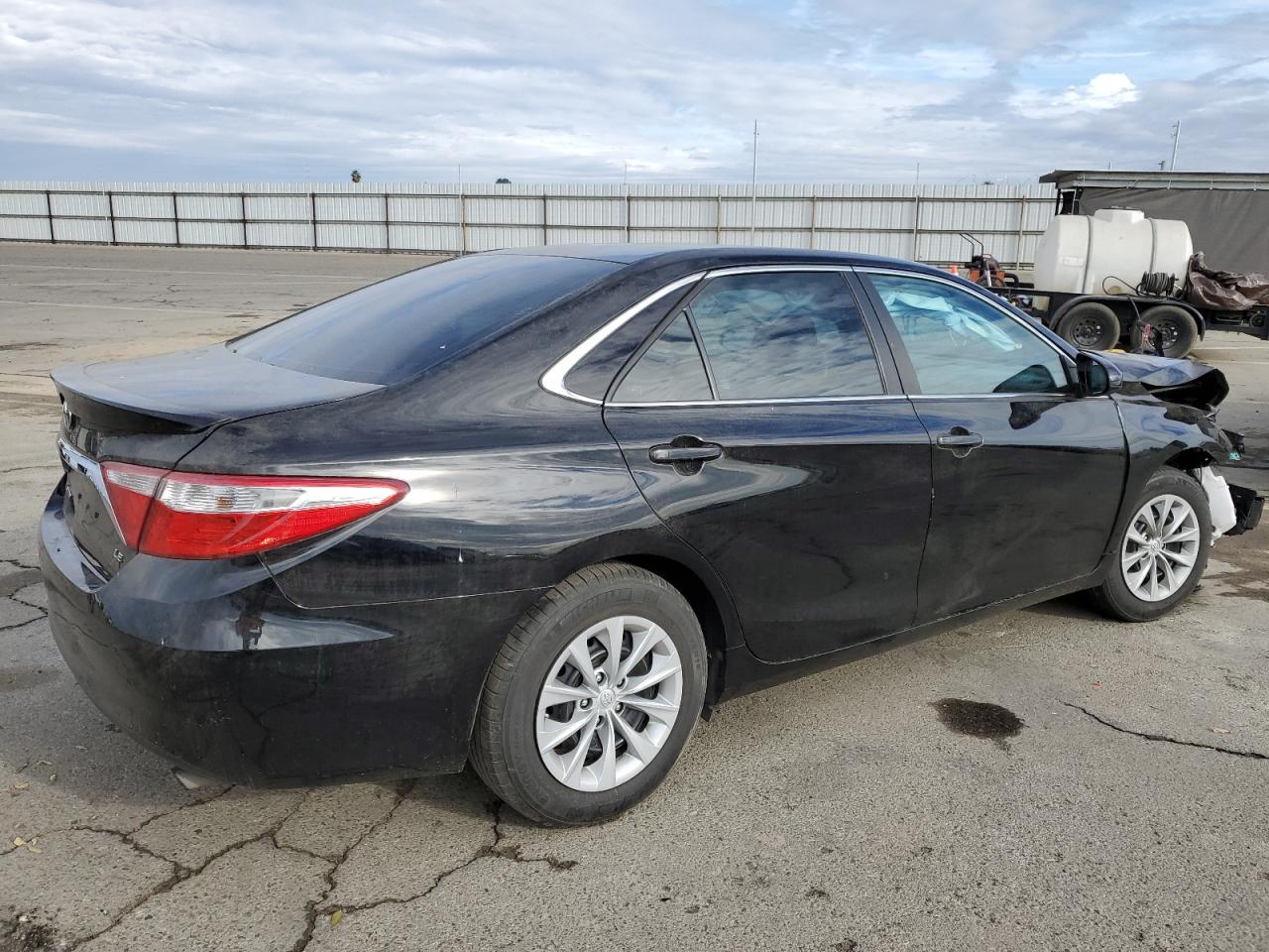 Obraz 3 z 2016 TOYOTA CAMRY LE 2016 z VIN 4T4BF1FKXGR544922