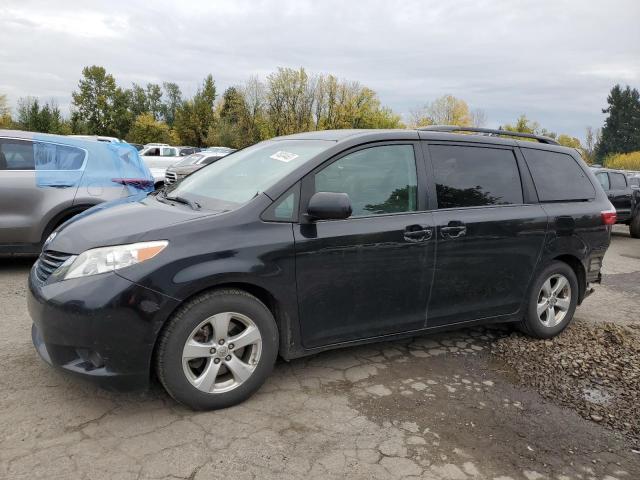2016 TOYOTA SIENNA LE 2016 image