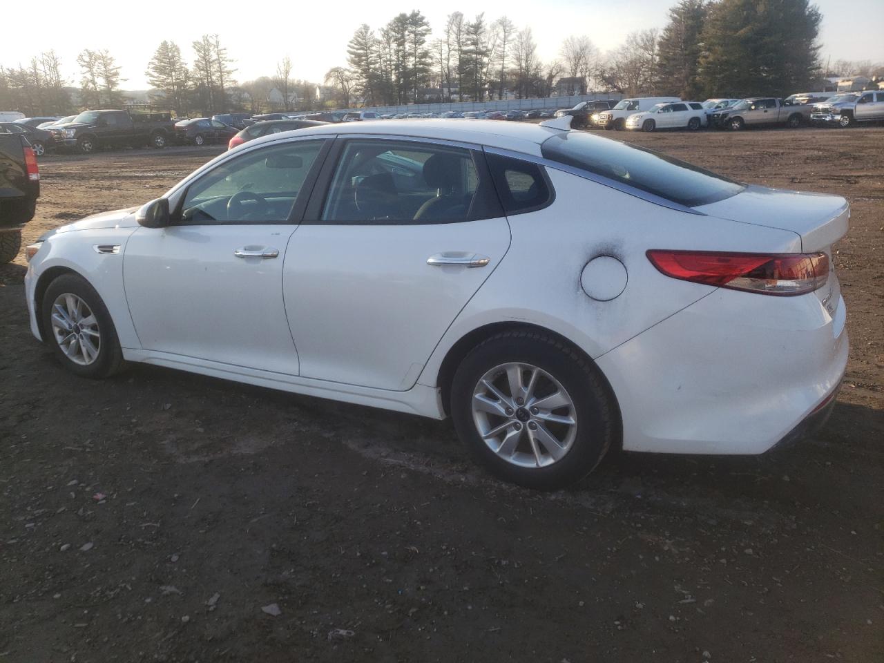 Obraz 2 z 2017 KIA OPTIMA LX 2017 z VIN KNAGT4L3XH5137638