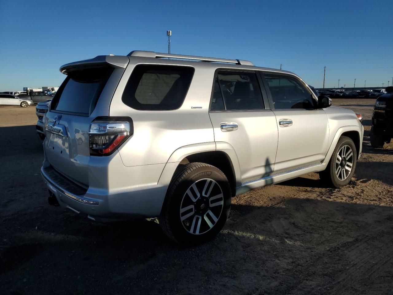 Изображение 3 2018 TOYOTA 4RUNNER SR5/SR5 PREMIUM 2018 с VIN JTEBU5JR4J5556738