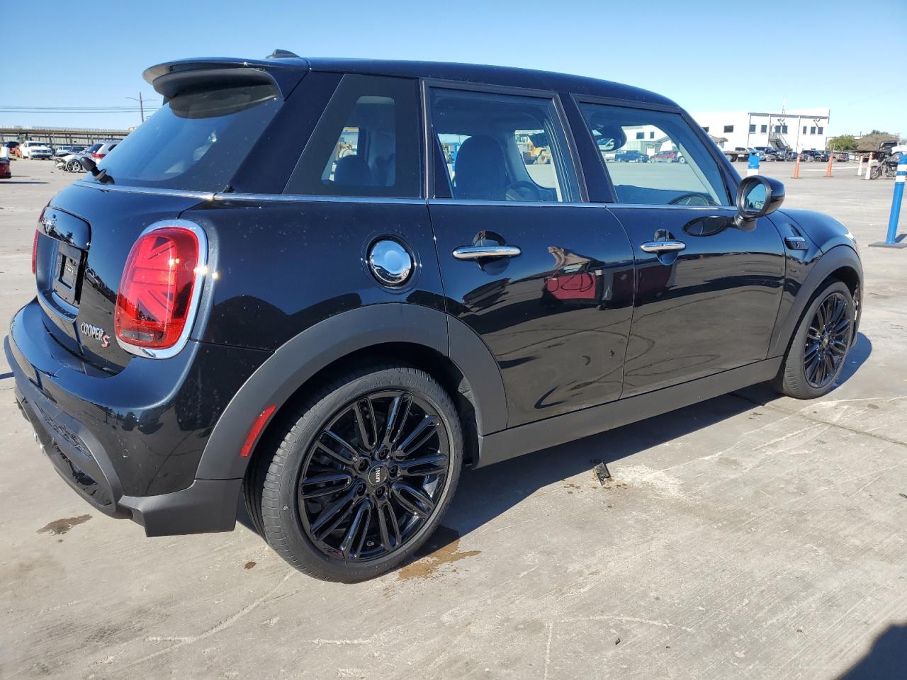 Изображение 3 2024 MINI COOPER S 2024 с VIN WMW53DK08R2V10001