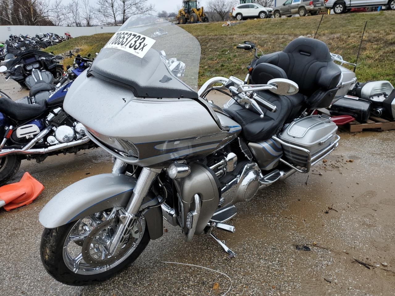 Image 2 of 2016 HARLEY-DAVIDSON FLTRUSE CVO ROAD GLIDE 2016 with VIN 1HD1TAN1XGB958899
