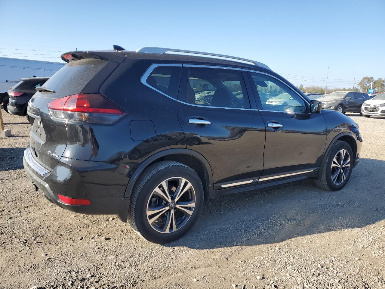 Obraz 3 z 2018 NISSAN ROGUE S 2018 z VIN 5N1AT2MV4JC838444