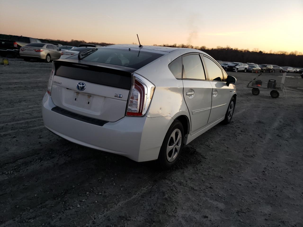 Изображение 3 2015 TOYOTA PRIUS 2015 с VIN JTDKN3DU4F1918801
