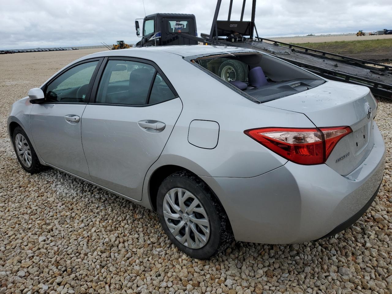 Obraz 2 z 2018 TOYOTA COROLLA L 2018 z VIN 5YFBURHE5JP754729