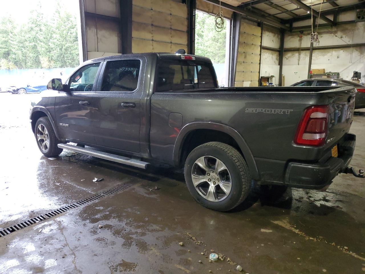 Изображение 2 2020 RAM 1500 LARAMIE 2020 с VIN 1C6SRFRT4LN323061