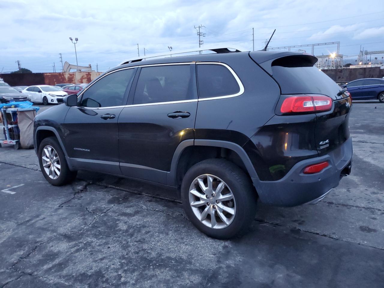 Image 2 of 2015 JEEP CHEROKEE LIMITED 2015 with VIN 1C4PJMDS4FW738372