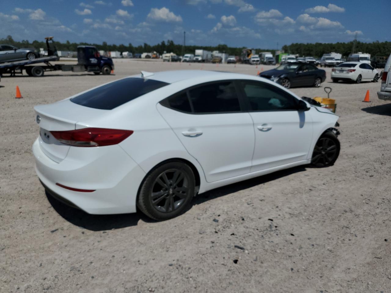 Image 3 of 2017 HYUNDAI ELANTRA SE 2017 with VIN 5NPD84LFXHH135325
