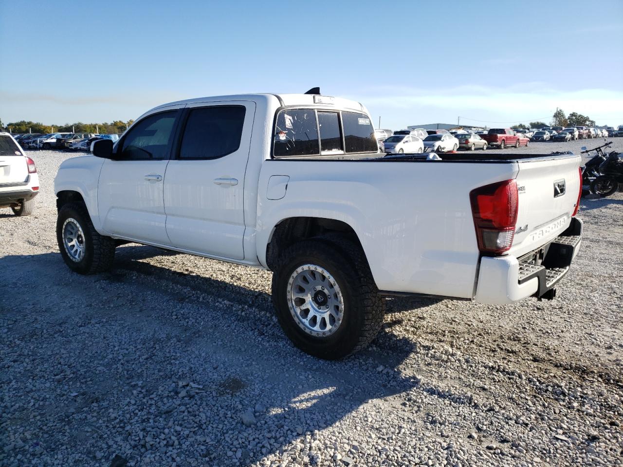 Obraz 2 z 2019 TOYOTA TACOMA DOUBLE CAB 2019 z VIN 5TFCZ5ANXKX194587