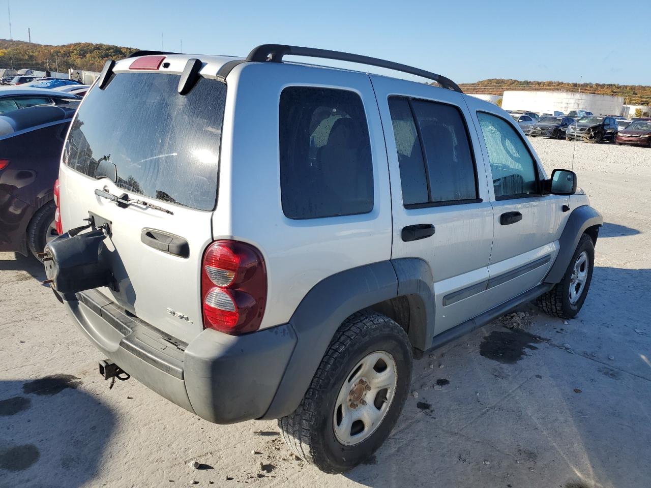 Image 3 of 2005 JEEP LIBERTY SPORT 2005 with VIN 1J4GL48K75W541306