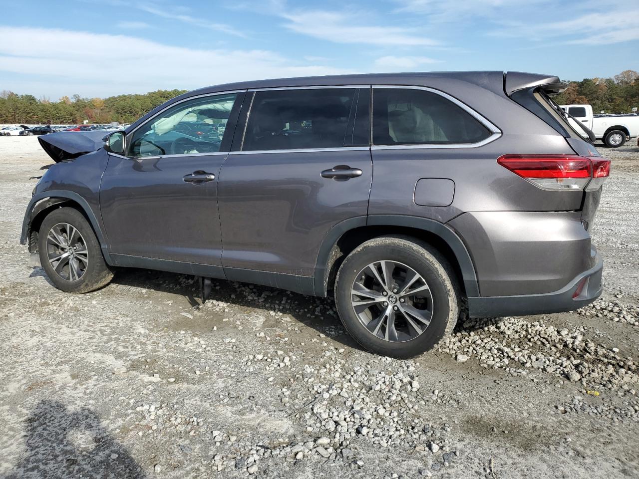 Obraz 2 z 2019 TOYOTA HIGHLANDER LE 2019 z VIN 5TDZARFH5KS045473