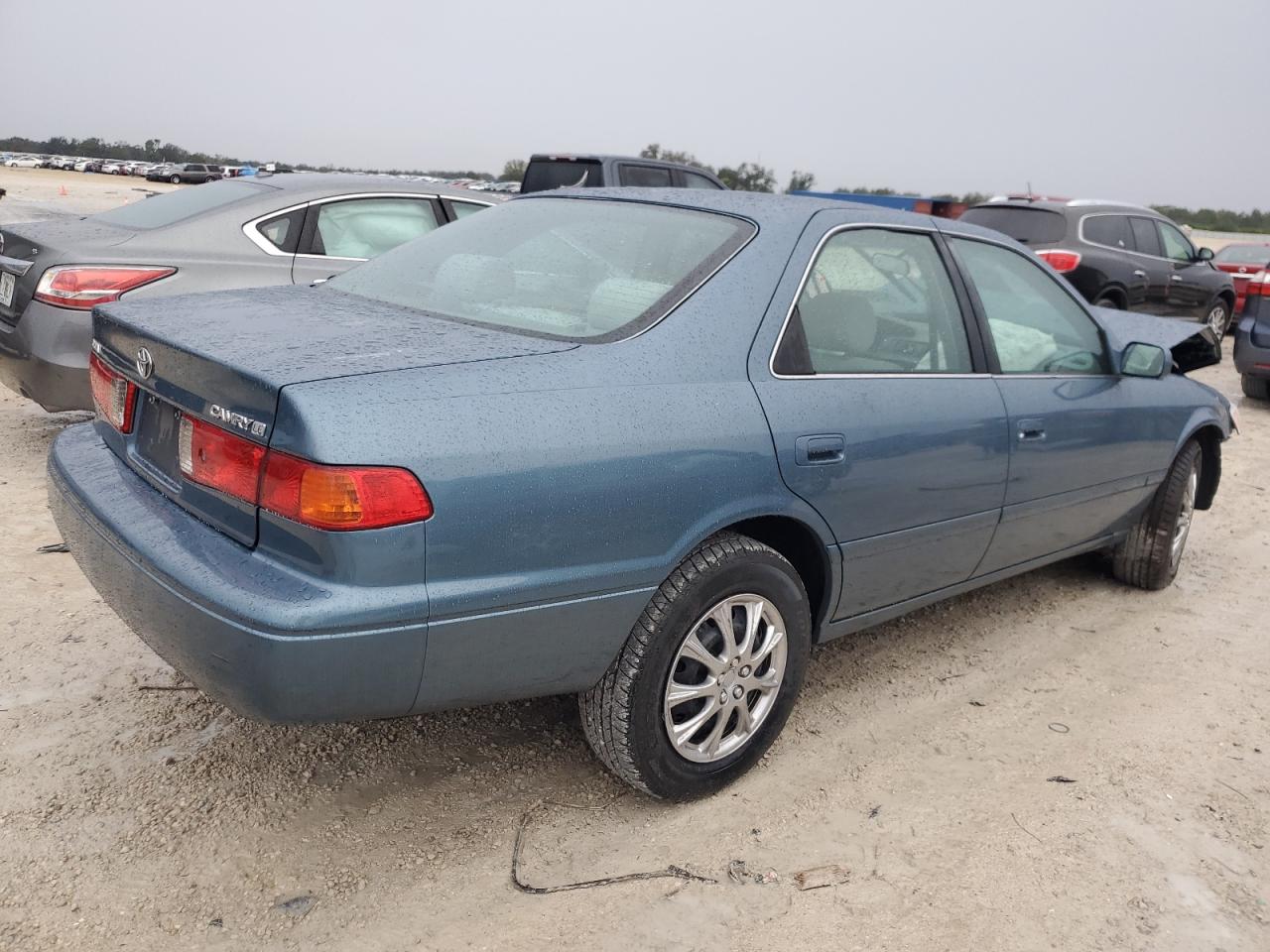 Изображение 3 2001 TOYOTA CAMRY CE 2001 с VIN 4T1BG22K91U769486