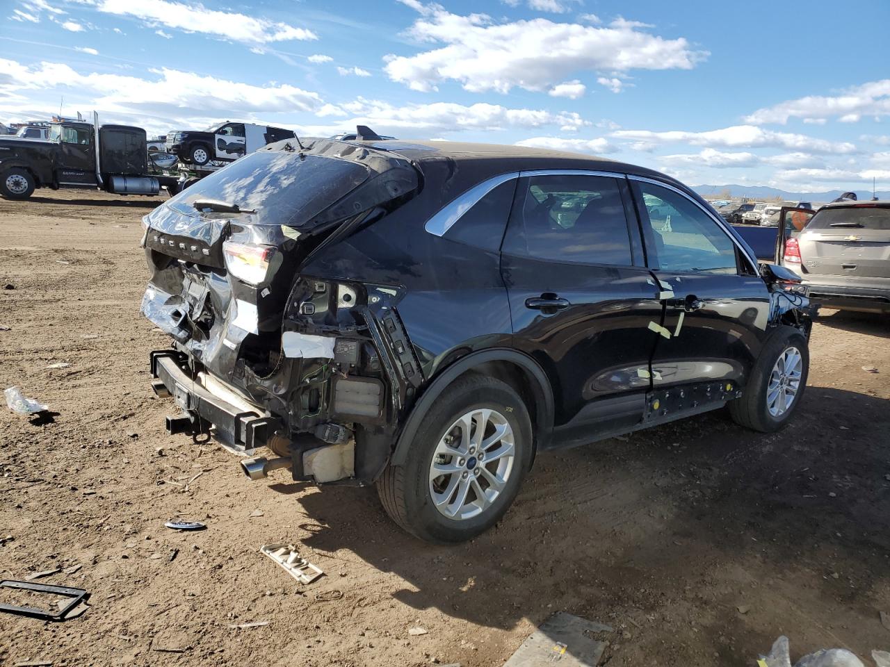Obraz 3 z 2020 FORD ESCAPE SE 2020 z VIN 1FMCU9G61LUB41717
