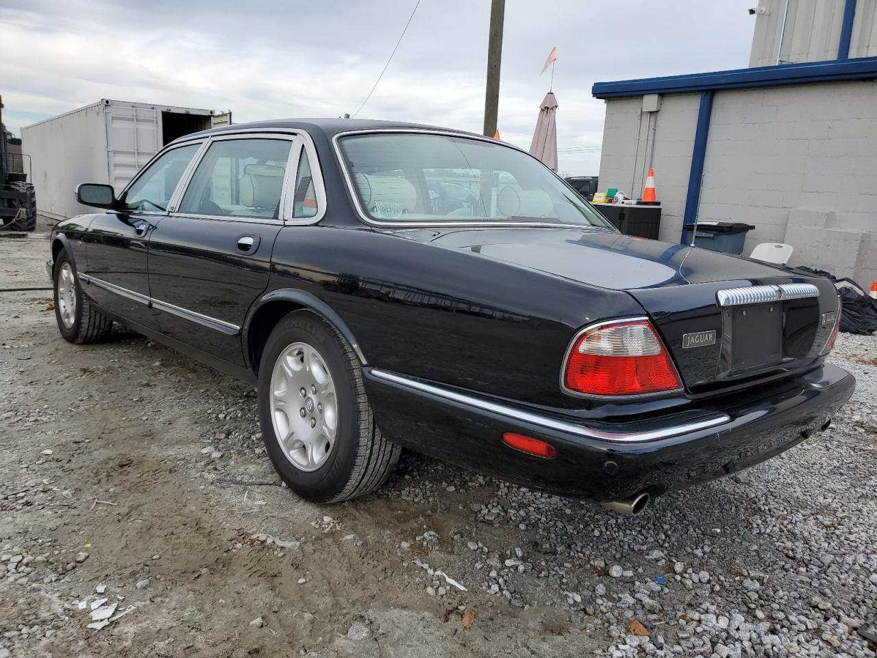 Изображение 2 2003 JAGUAR VANDENPLAS  2003 с VIN SAJDA24C03LF58095