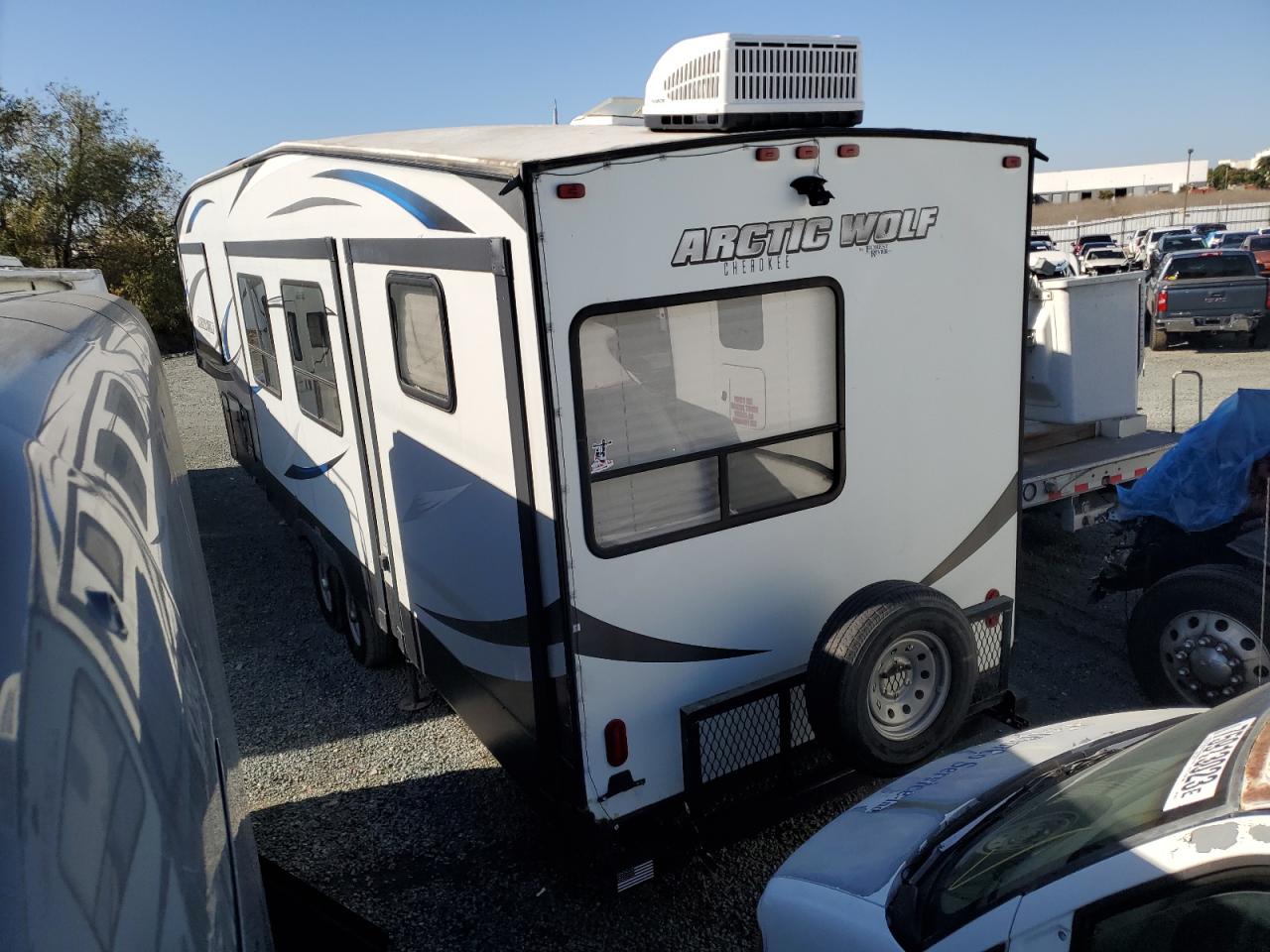 Image 3 of 2018 CHKE UTIL TLR 2018 with VIN 5ZT3CKXB6J2701444