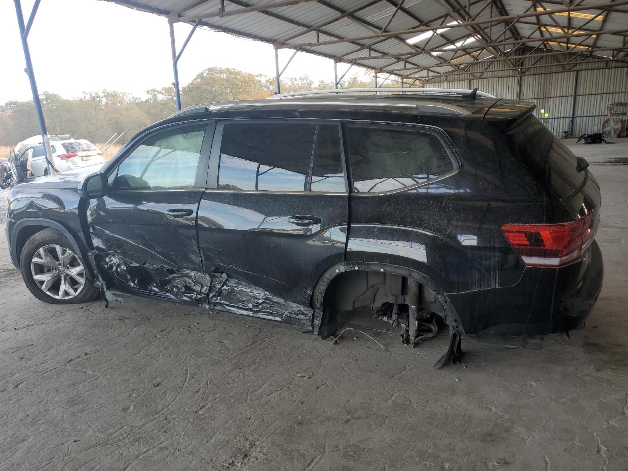Изображение 2 2018 VOLKSWAGEN ATLAS SEL 2018 с VIN 1V2ER2CA1JC557347