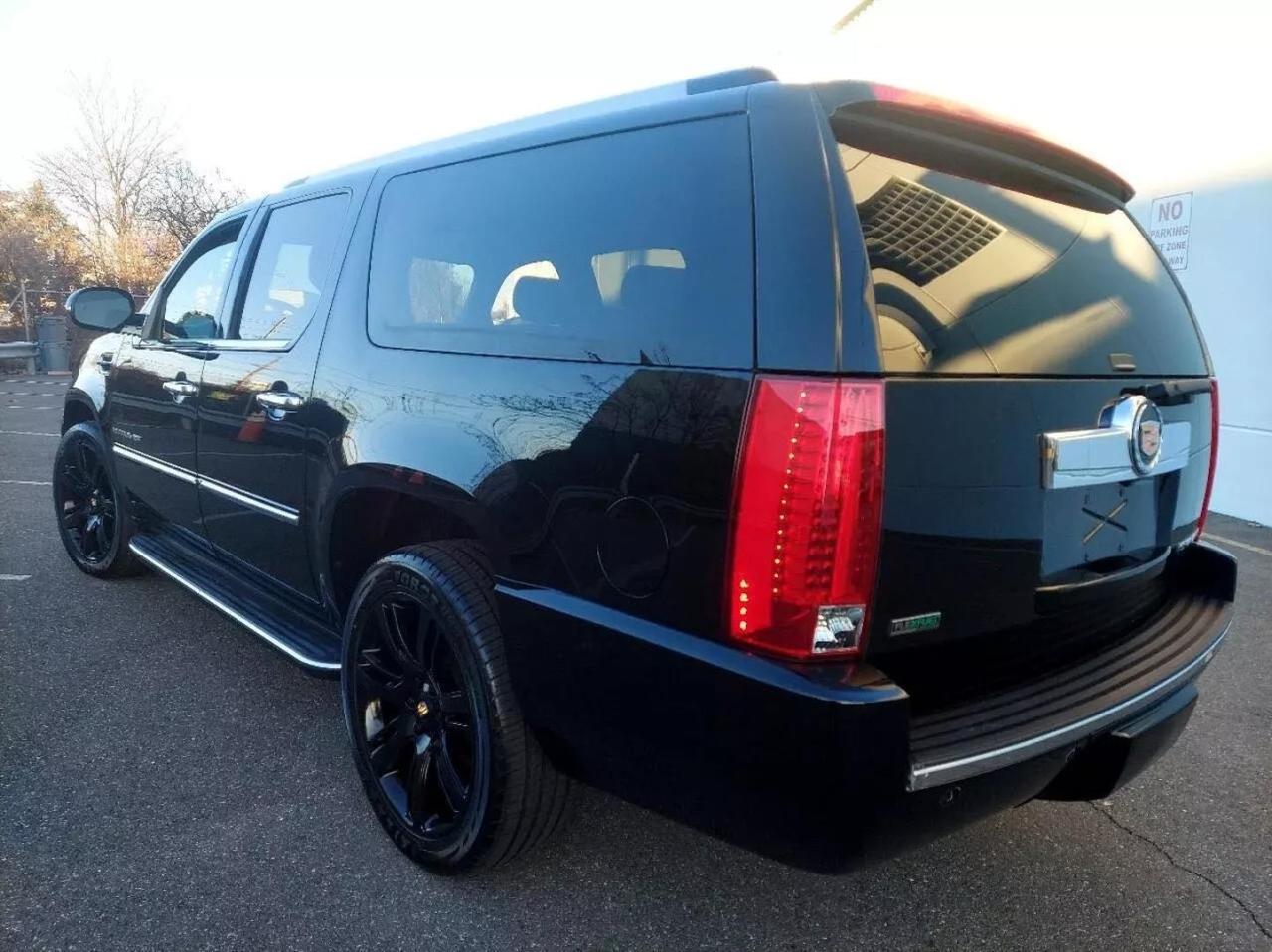 Image 3 of 2012 CADILLAC ESCALADE ESV LUXURY 2012 with VIN 1GYS4HEF1CR302786