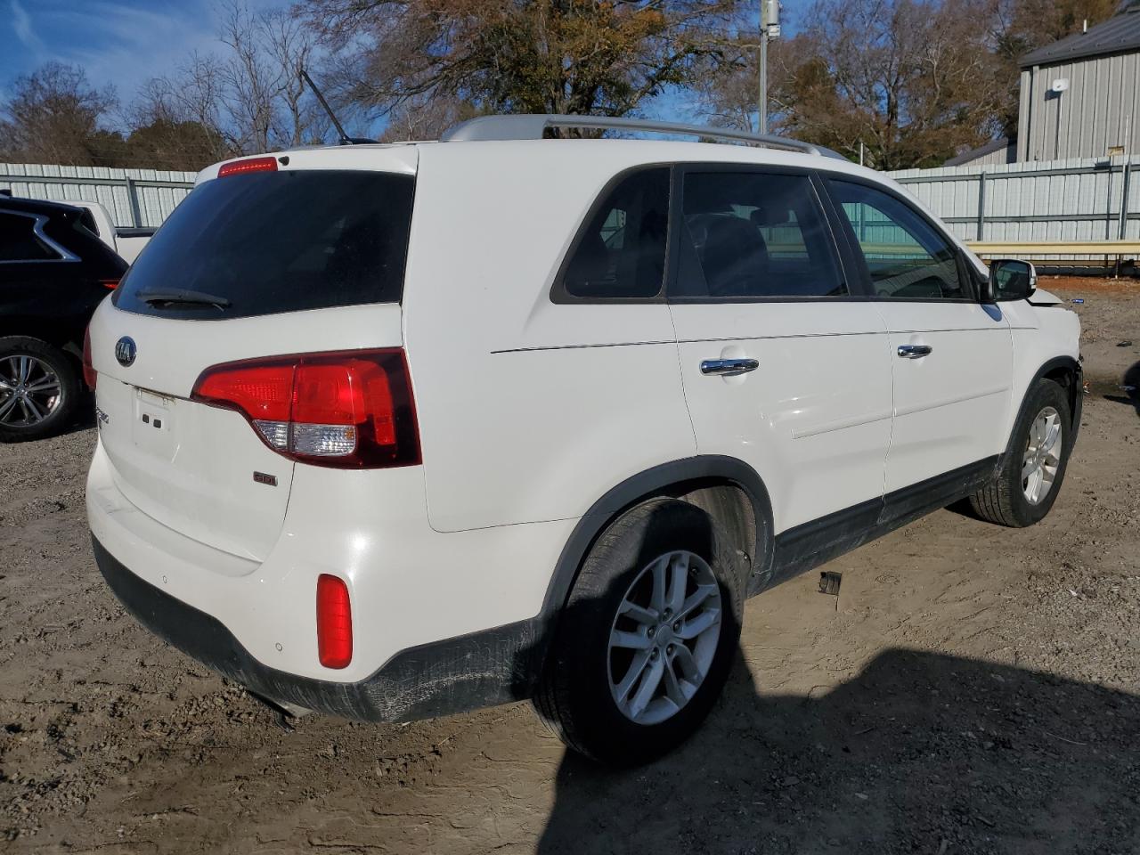 Изображение 3 2015 KIA SORENTO LX 2015 с VIN 5XYKT3A61FG661527