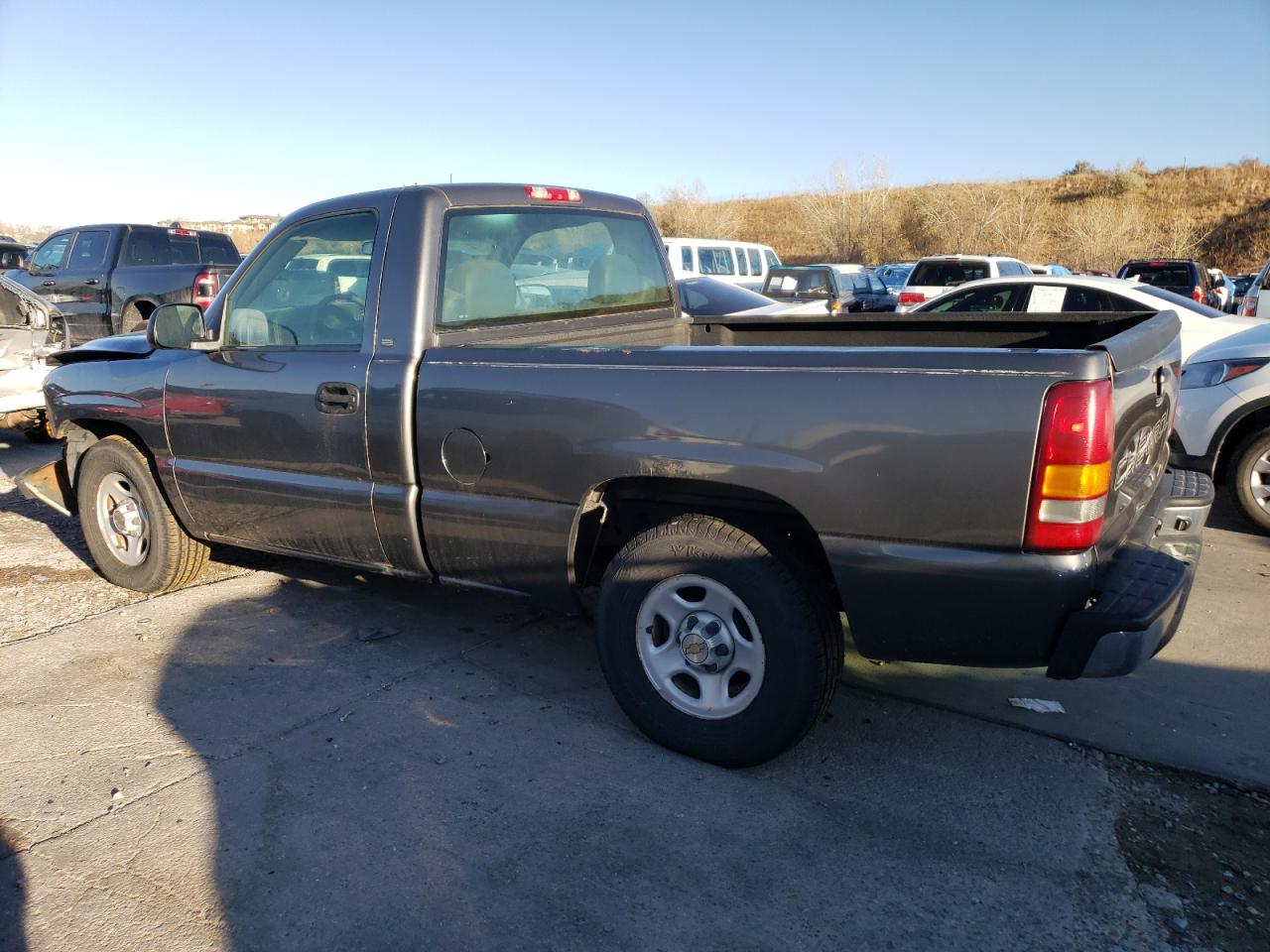 Image 2 of 2002 CHEVROLET SILVERADO C1500 2002 with VIN 1GCEC14V82Z308671