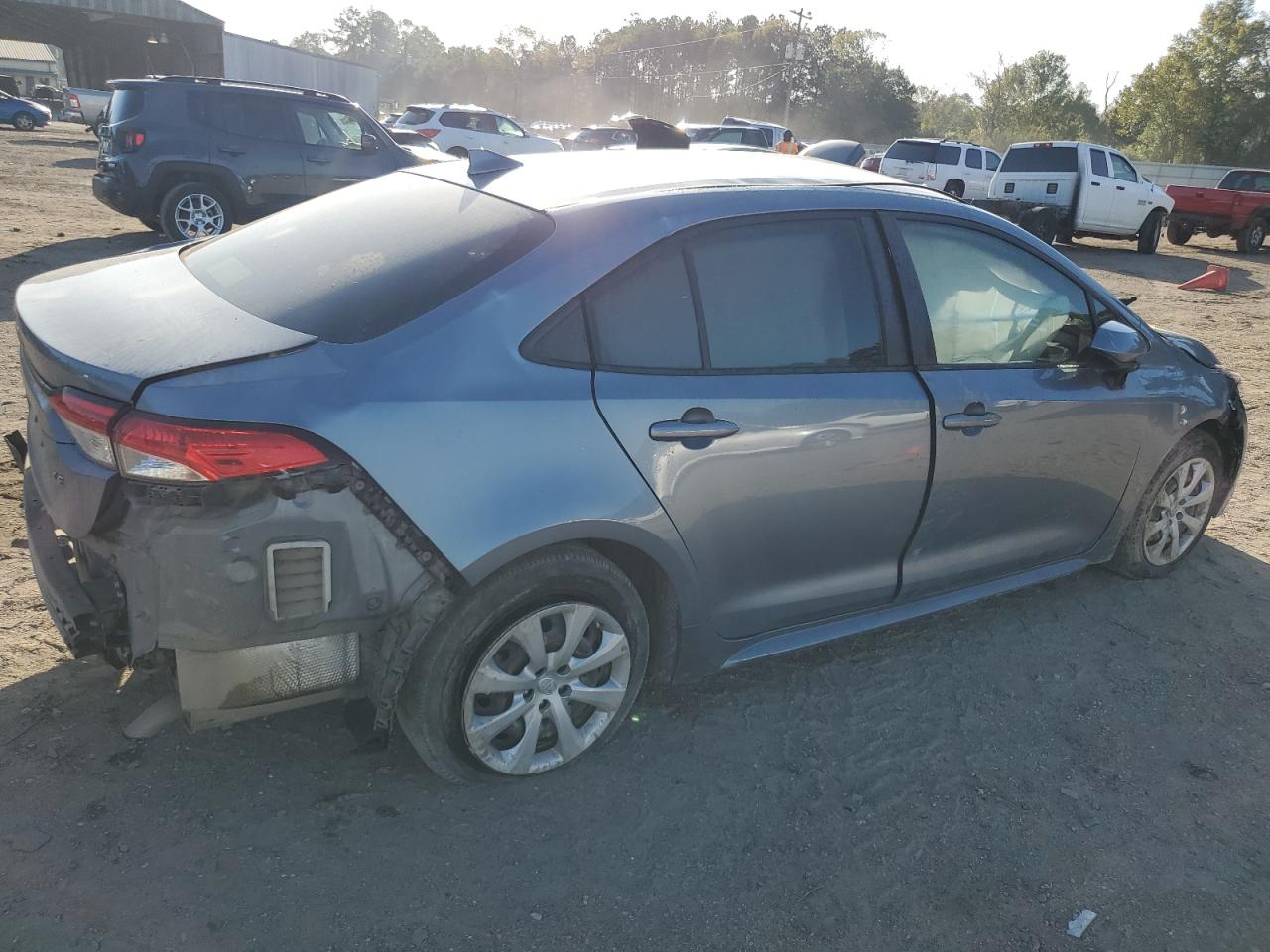 Image 3 of 2020 TOYOTA COROLLA LE 2020 with VIN JTDEPRAE7LJ110851