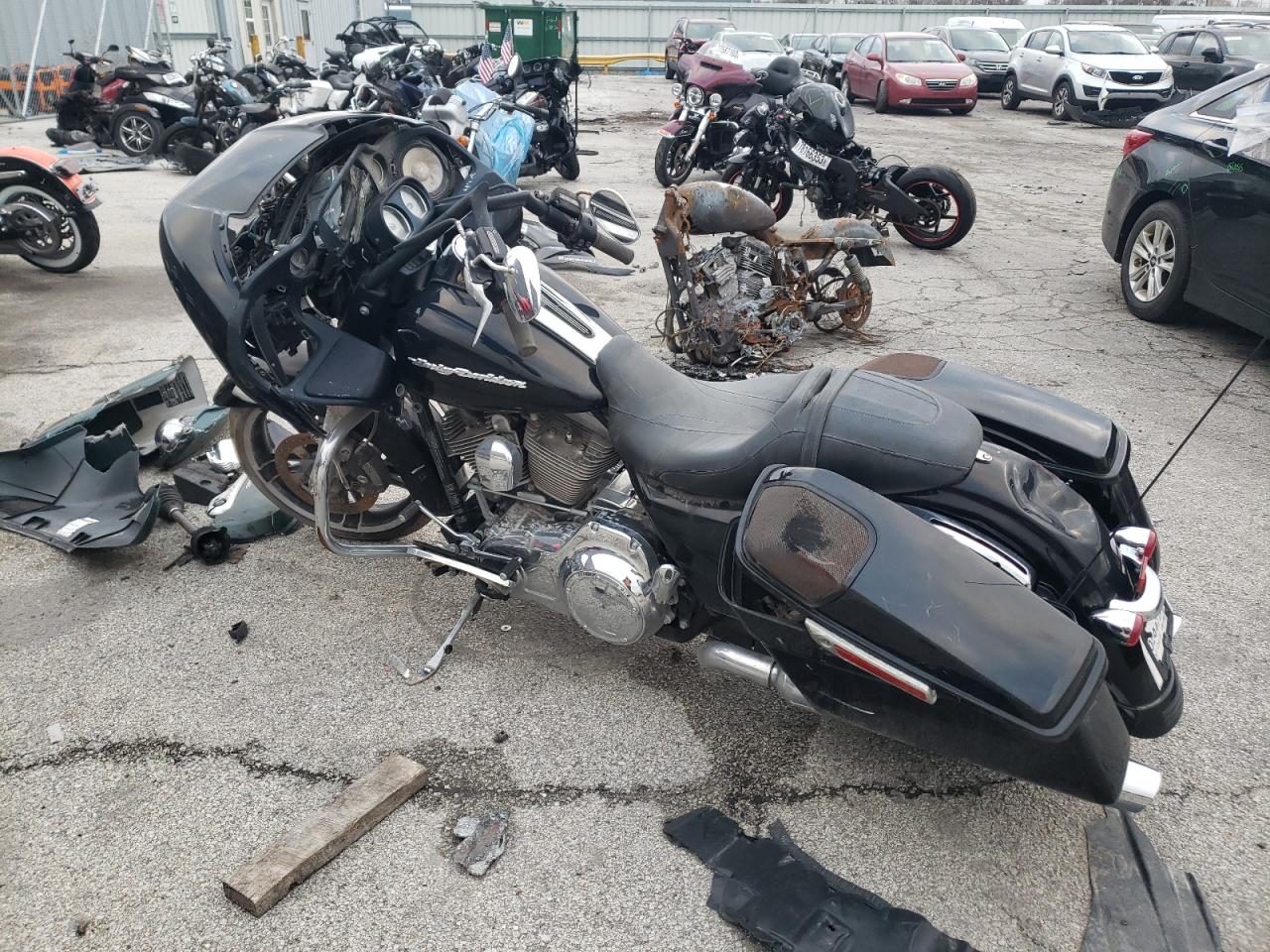 Image 3 of 2016 HARLEY-DAVIDSON FLTRX ROAD GLIDE 2016 with VIN 1HD1KHM18GB642463