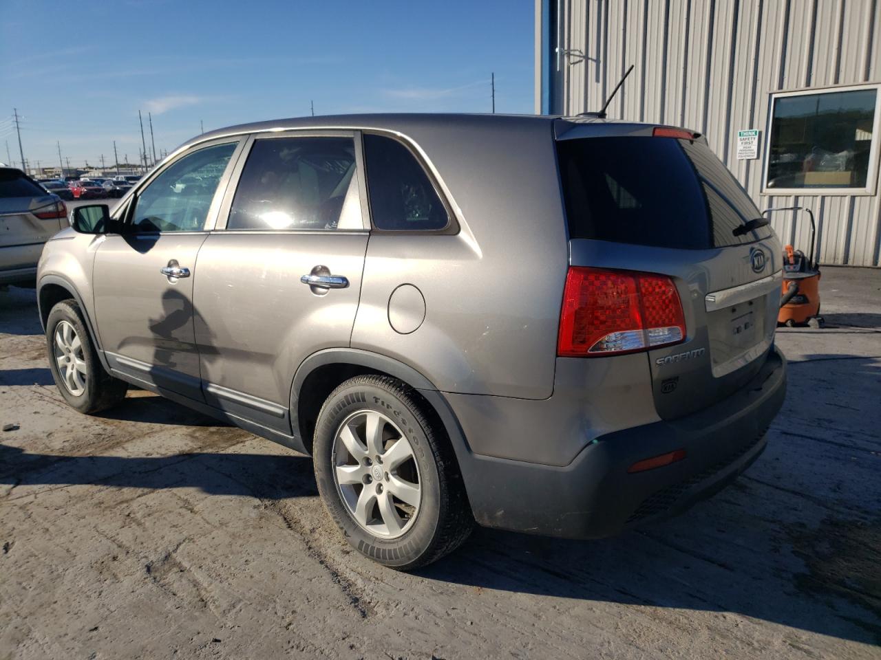 Изображение 2 2011 KIA SORENTO BASE 2011 с VIN 5XYKT3A15BG097623
