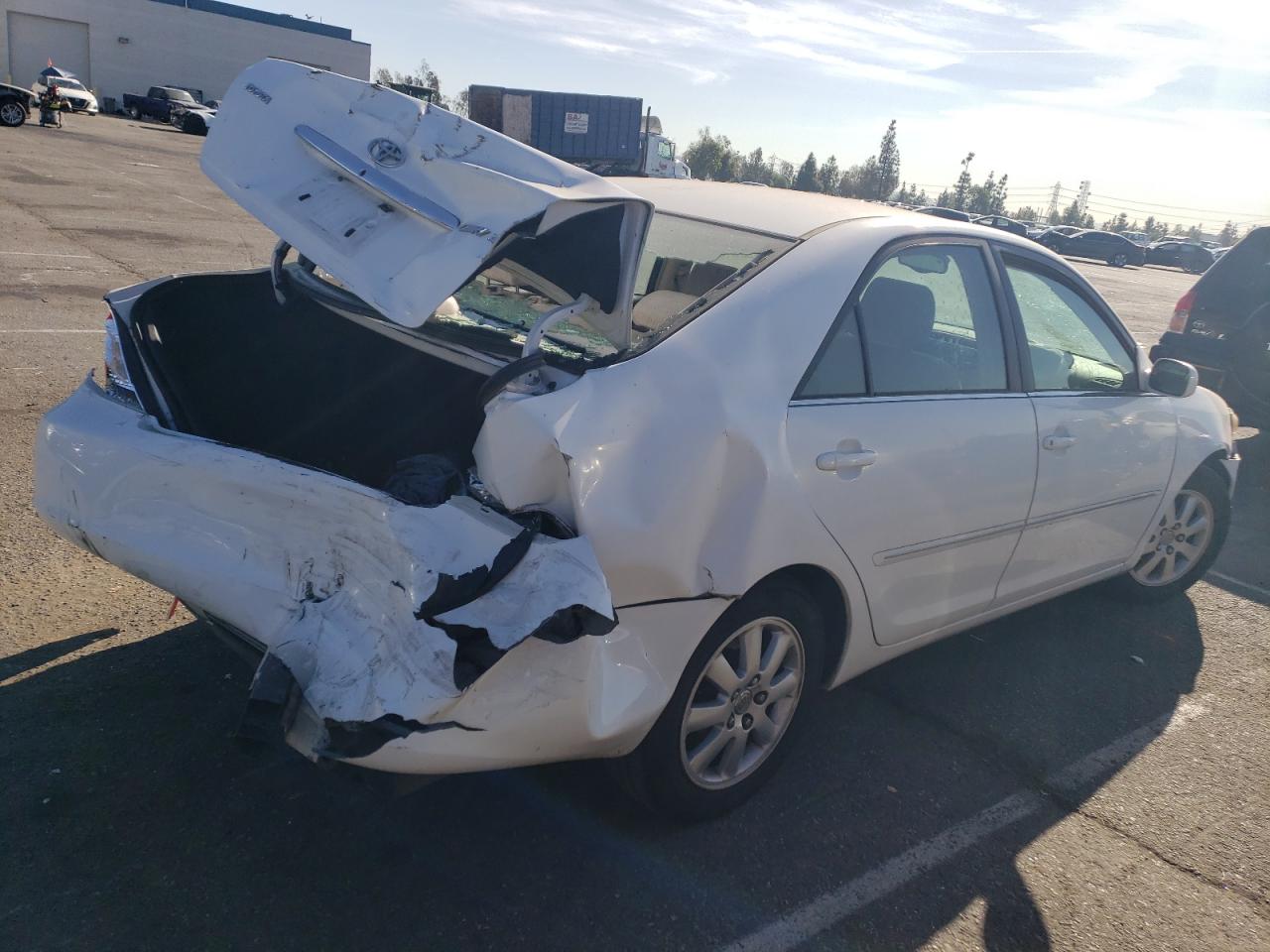 Image 3 of 2002 TOYOTA CAMRY LE 2002 with VIN JTDBE32K220057068