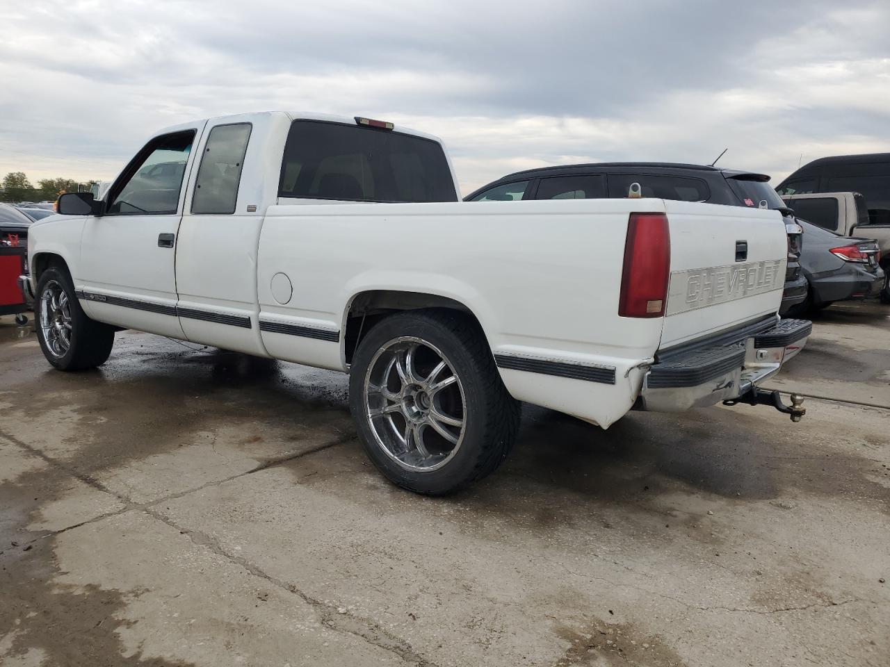 Image 2 of 1994 CHEVROLET GMT-400 C1500 1994 with VIN 2GCEC19KXR1210470