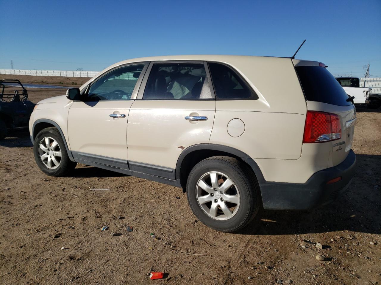 Изображение 2 2011 KIA SORENTO BASE 2011 с VIN 5XYKT3A11BG113798