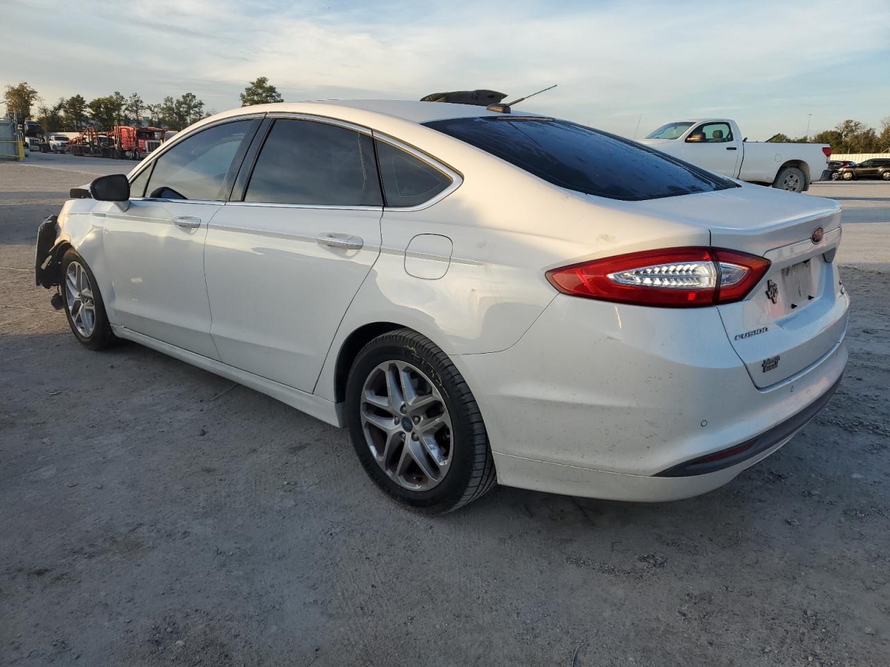 Image 2 of 2013 FORD FUSION SE 2013 with VIN 3FA6P0HR4DR323519