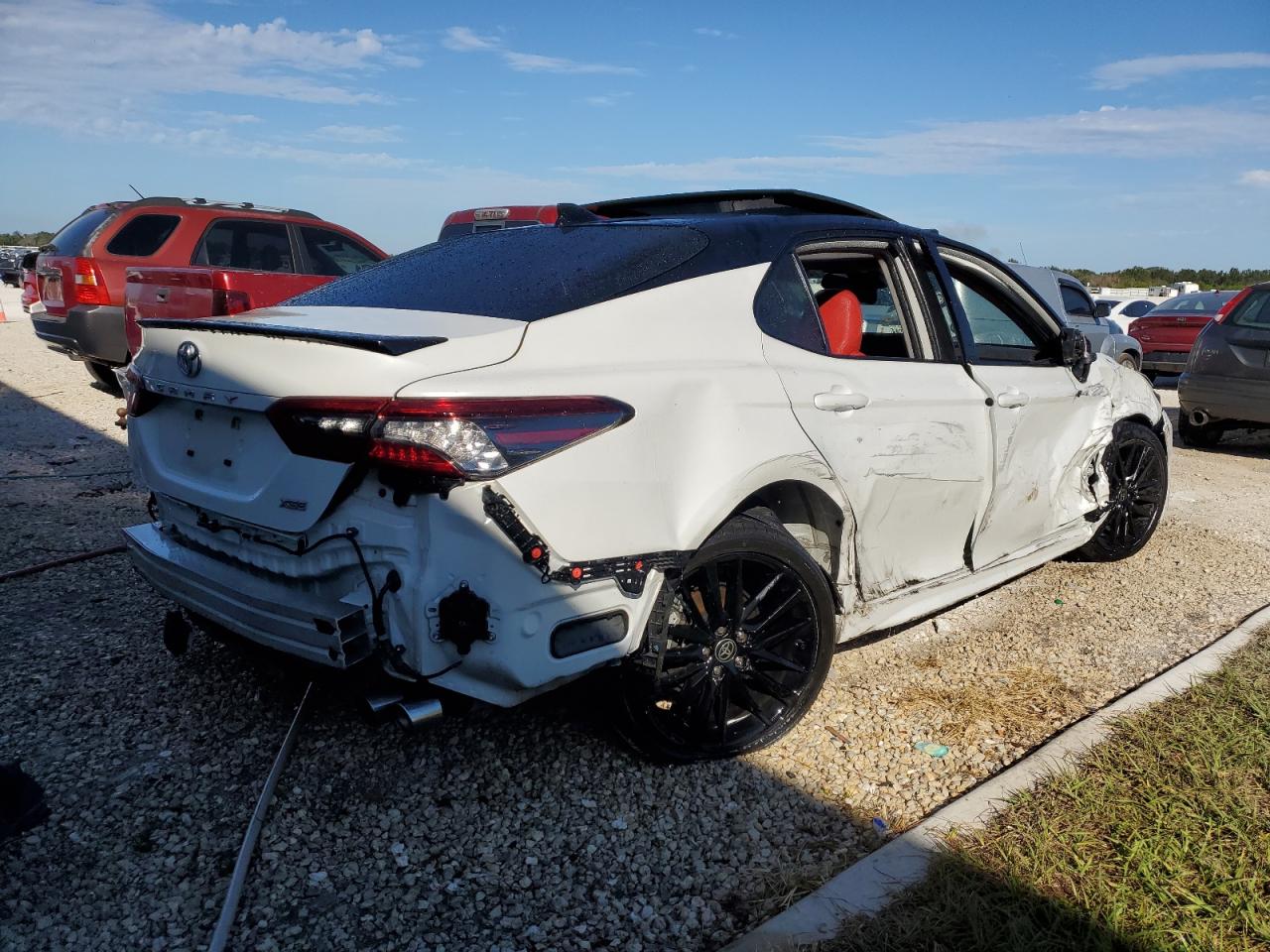 Изображение 3 2022 TOYOTA CAMRY XSE 2022 с VIN 4T1K61AK4NU074658