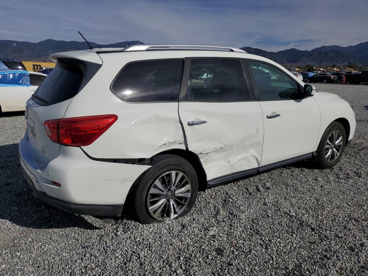 Obraz 3 z 2017 NISSAN PATHFINDER S 2017 z VIN 5N1DR2MN7HC693955