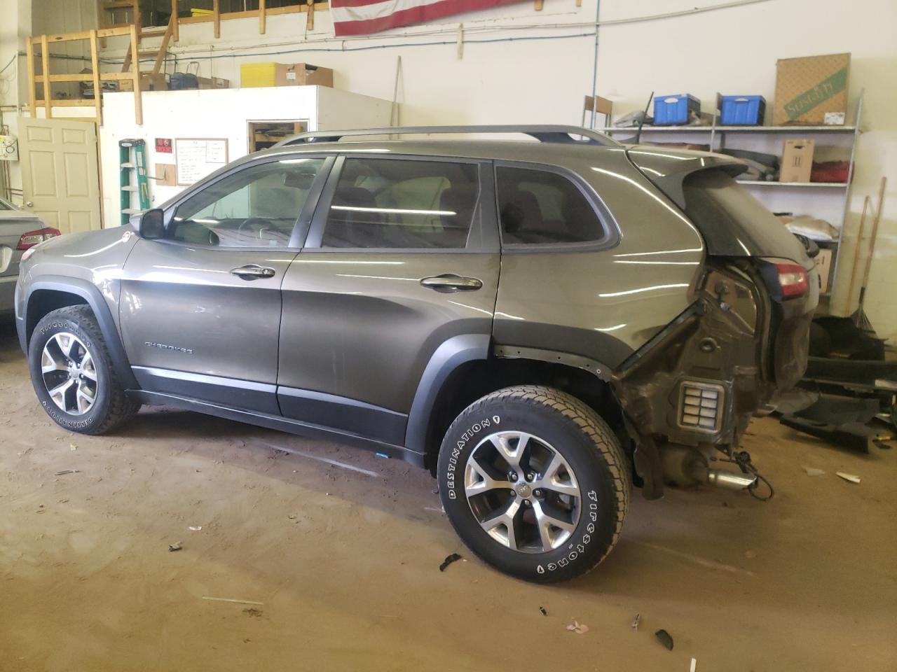 Изображение 2 2016 JEEP CHEROKEE TRAILHAWK 2016 с VIN 1C4PJMBSXGW131073