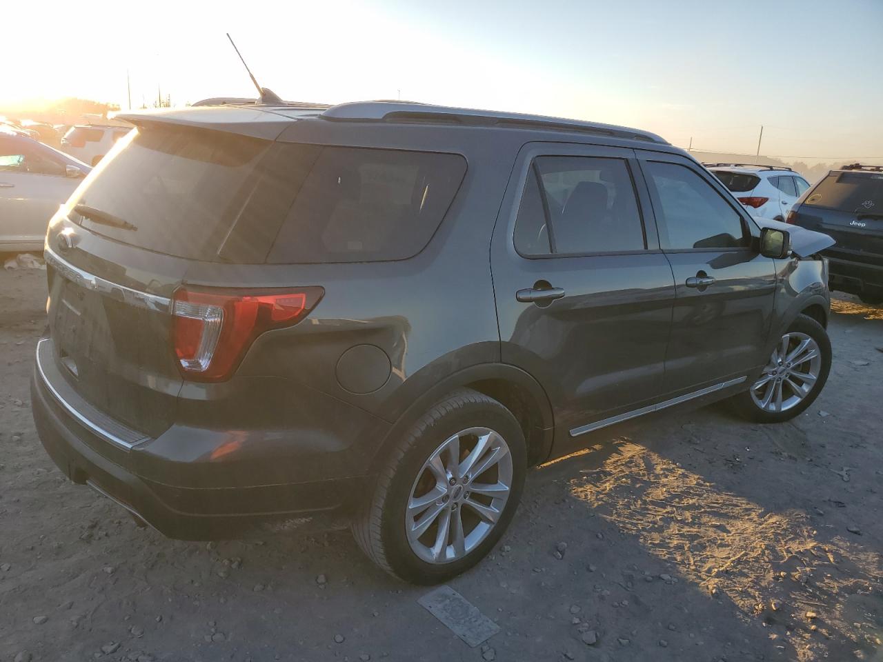 Изображение 3 2018 FORD EXPLORER XLT 2018 с VIN 1FM5K7D86JGB89122