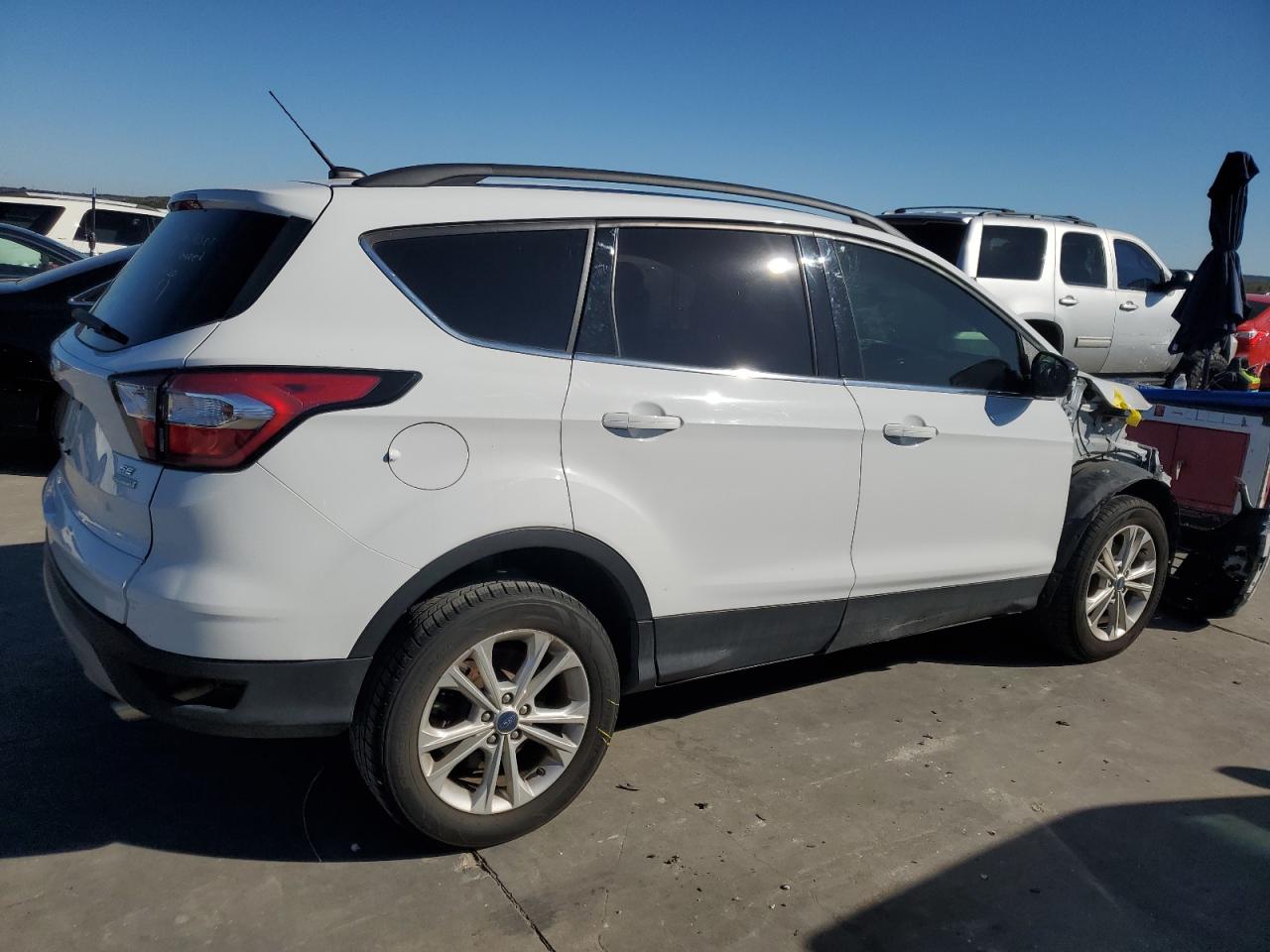 Image 3 of 2018 FORD ESCAPE SE 2018 with VIN 1FMCU0GD8JUC88222