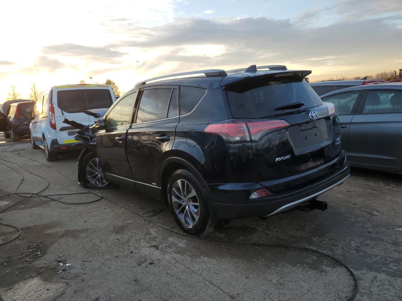 Изображение 2 2018 TOYOTA RAV4 HV LE 2018 с VIN JTMRJREV1JD235871