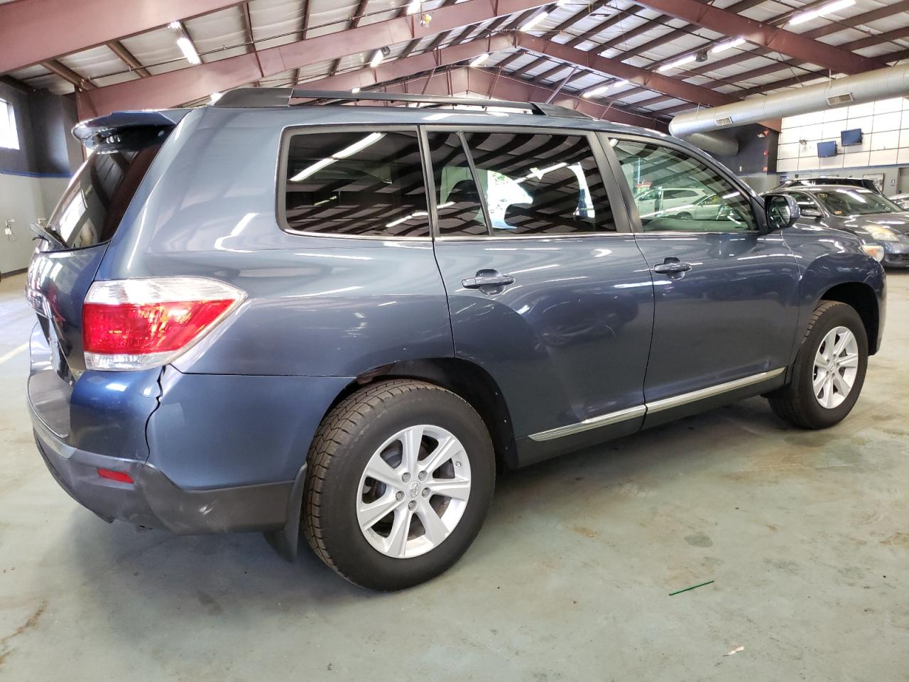 Image 3 of 2012 TOYOTA HIGHLANDER BASE 2012 with VIN 5TDBK3EH6CS096026