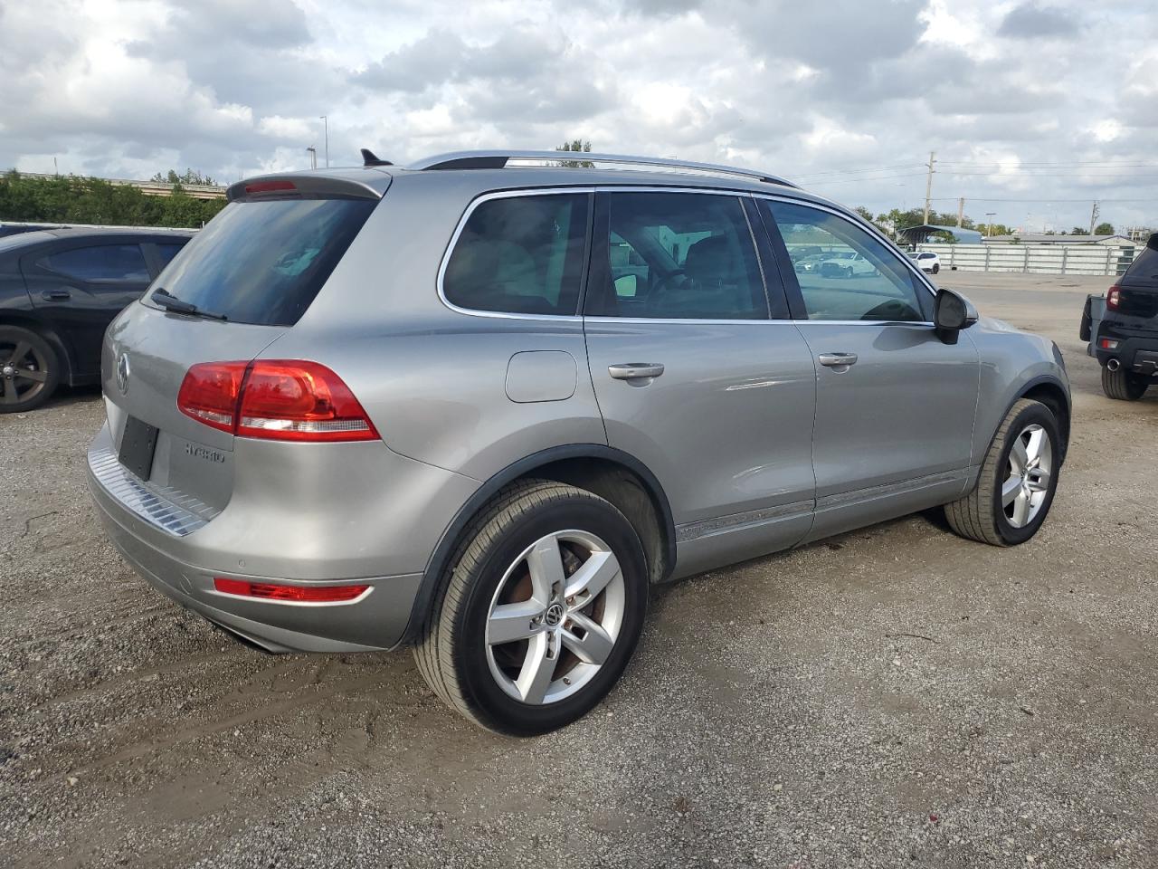 Изображение 3 2011 VOLKSWAGEN TOUAREG HYBRID 2011 с VIN WVGFG9BP3BD001946