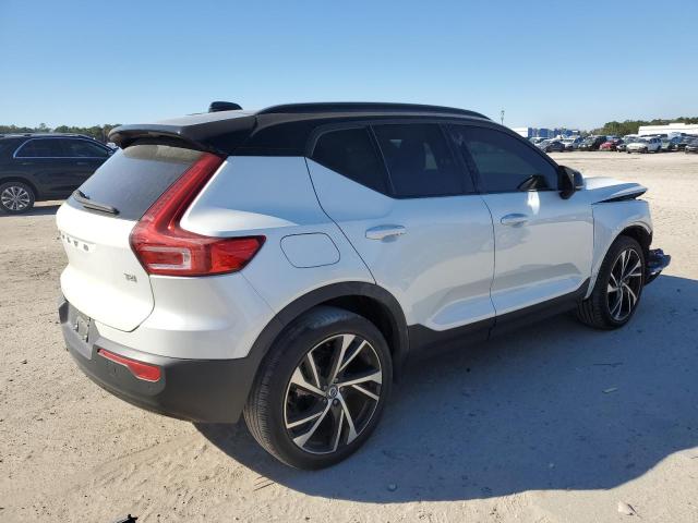 Image 3 of 2021 VOLVO XC40 T4 R-DESIGN 2021 with VIN YV4AC2HM9M2609853