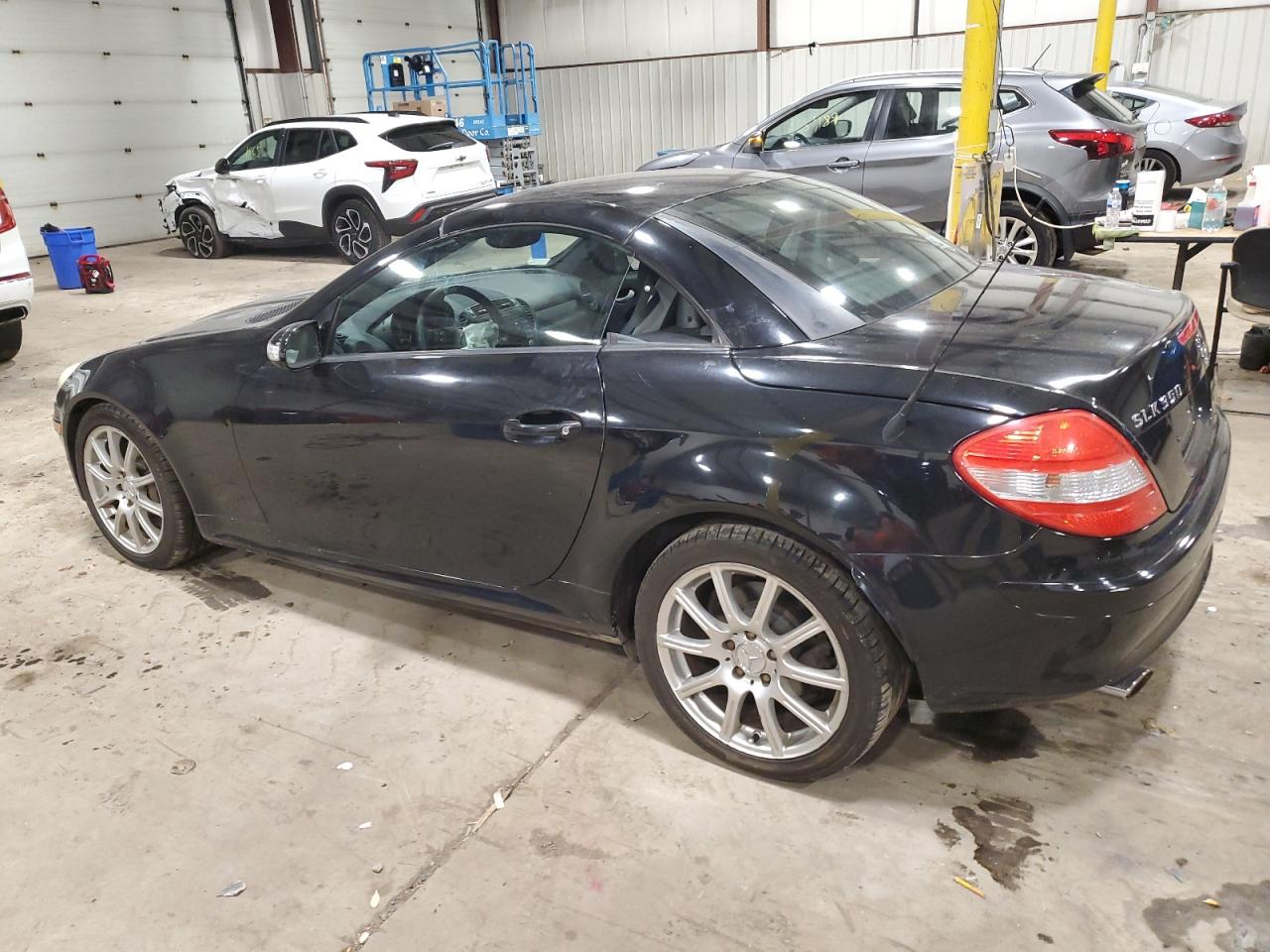Image 2 of 2005 MERCEDES-BENZ SLK 350 2005 with VIN WDBWK56F15F049708